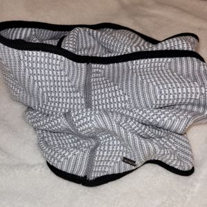 NWOT Calvin Klein Infinity Scarf Black Gray & White